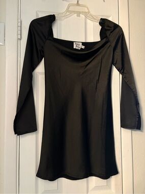 Princess Polly Black Dress Label Detail